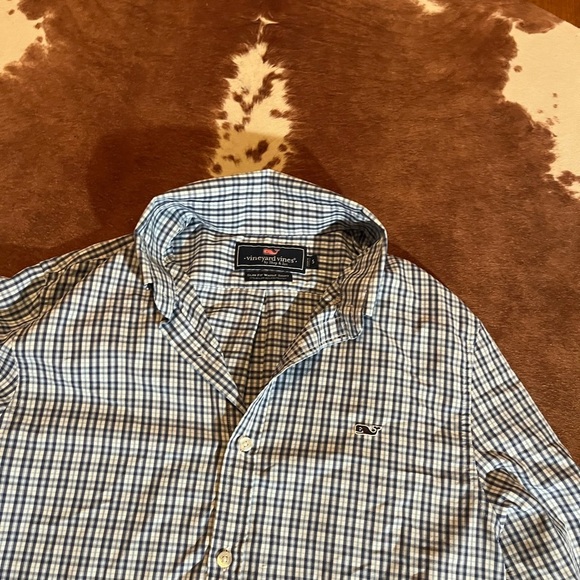 Vineyard Vines Mens slim fit whale shirt 
size small
No flaws! - Picture 4 of 4